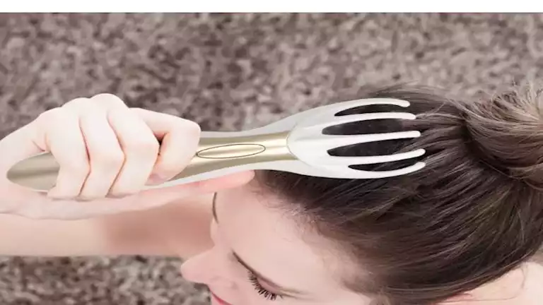 هل استخدام شوكة الطعام يعالج تساقط الشعر؟.. استشاري جلدية يجيب