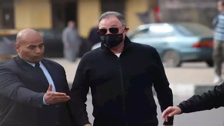 20 صورة للخطيب وحسام غالي وشوبير بجنازة ميمي الشربيني