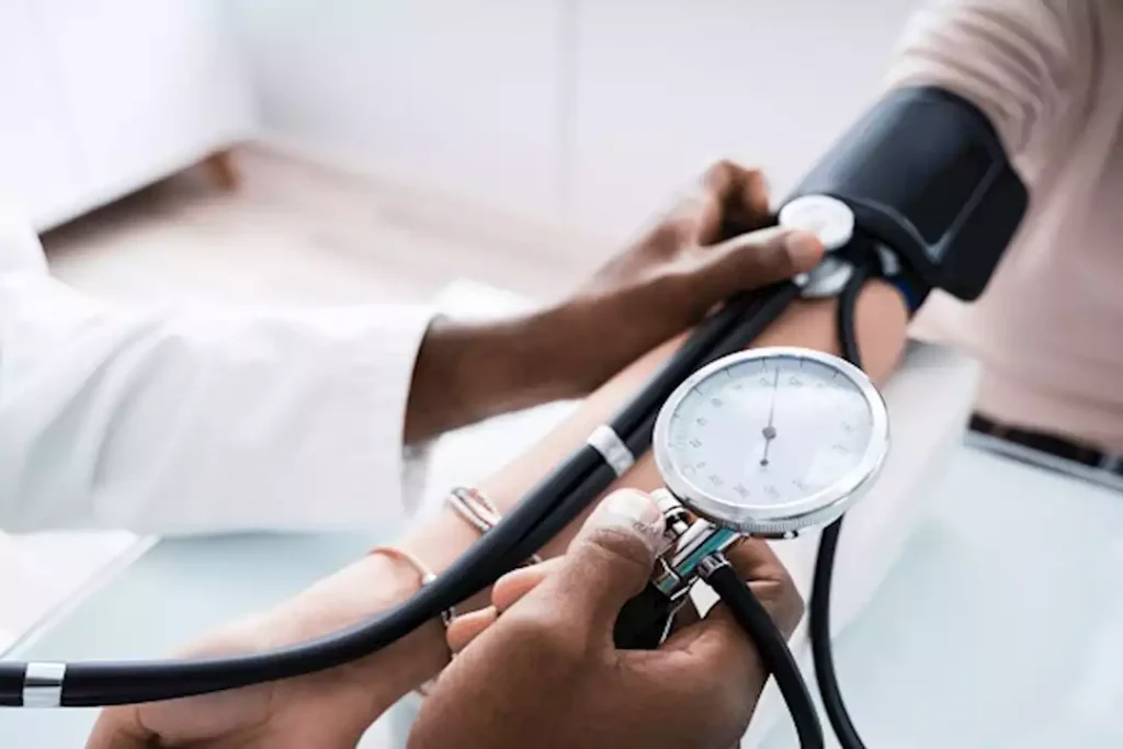 هذا ما يحدث لجسمك عند ارتفاع ضغط الدم.. لن تتوقع