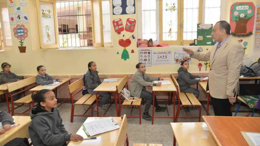 محافظ أسيوط يوجه بالتعامل الفوري مع أي حالات مرضية خلال امتحانات صفوف النقل
