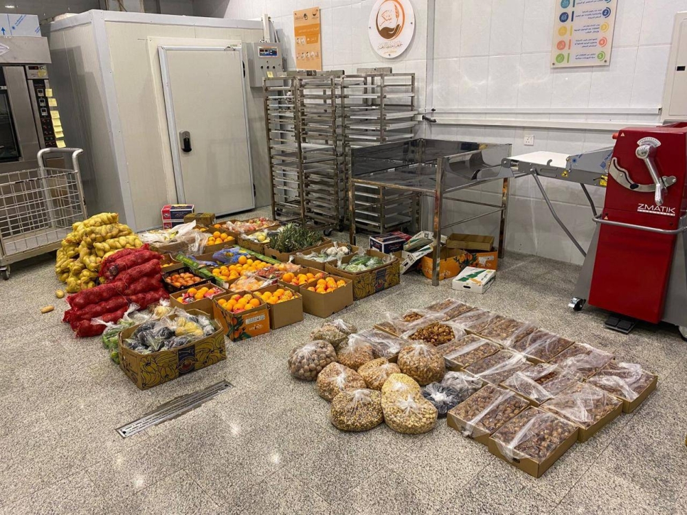 أمانة عسير تُصادر 1680 كجم من الأغذية والملابس