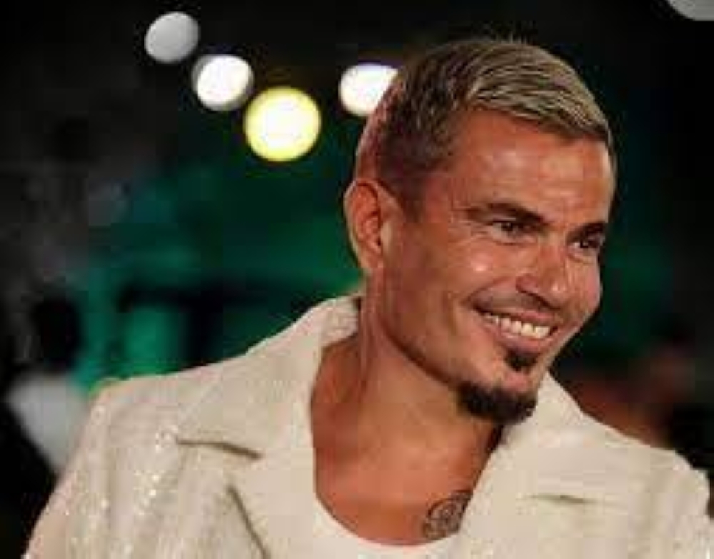 مجهولون يشعلون النار في سيارة شقيق عمرو دياب بالجيزة !