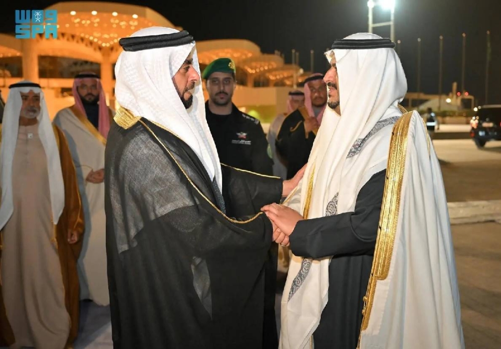 نائب رئيس مجلس الوزراء وزير الداخلية الإماراتي يغادر الرياض