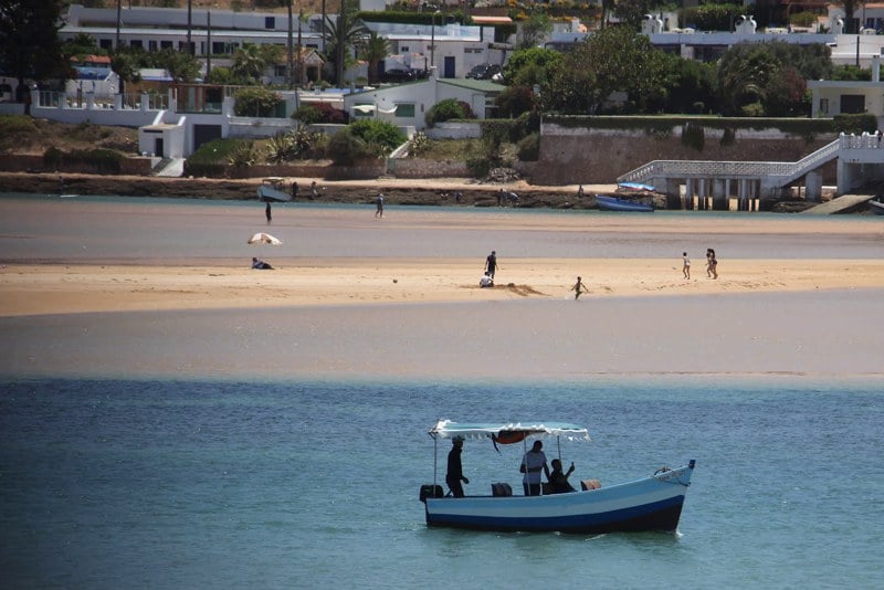 رصيف الصحافة: نزهة بحرية تنتهي بغرق فتاتين في شاطئ الوليدية
