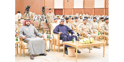 وزير الدفاع يشهد إجراءات القرعة العلنية لاختيار الطلبة الضباط للدفعة 24 من حملة الشهادة الجامعية