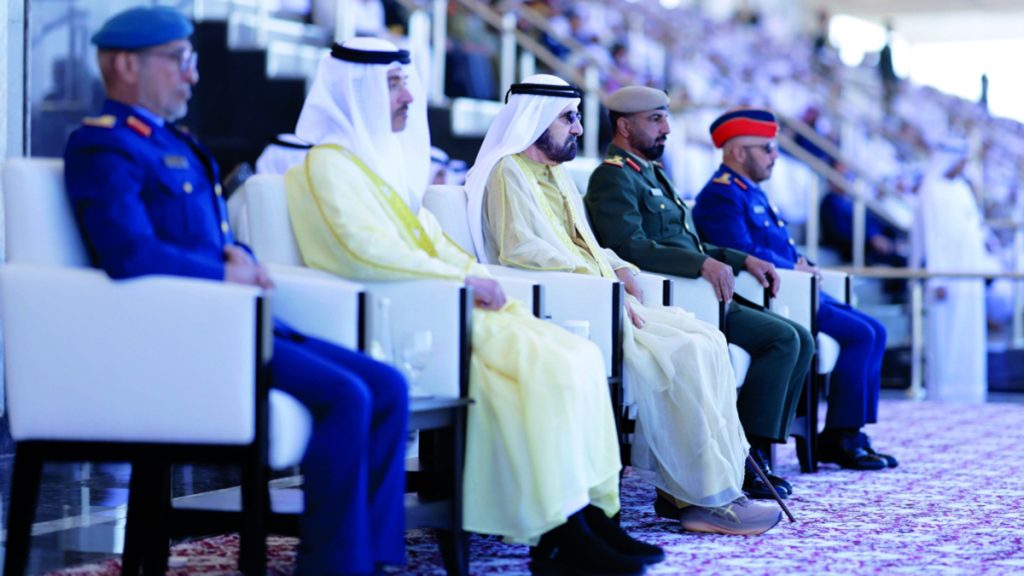 محمد بن راشد يشهد تخريج الدورة الـ 49 من المرشحين الضباط في كلية زايد الثاني العسكرية