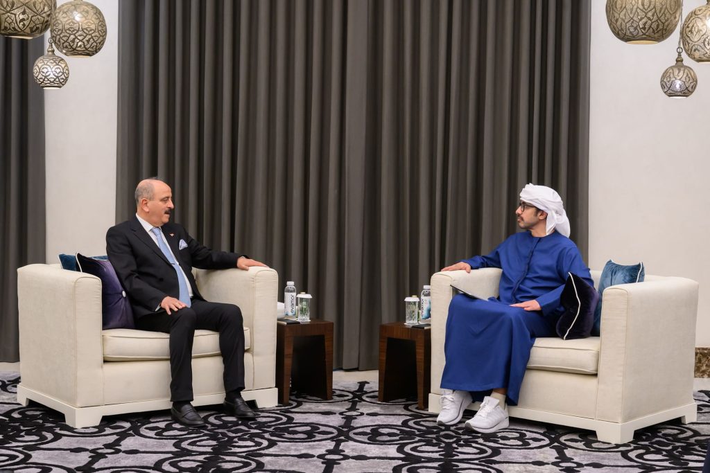 عبدالله بن زايد يبحث ووزير خارجية تونس علاقات التعاون