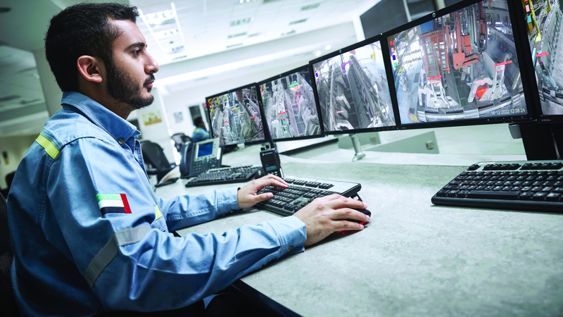 شركات صناعية إماراتية تطوّر نماذج جديدة للذكاء الاصطناعي بسواعد وطنية