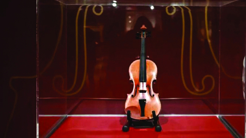 كمان نادر يُباع في مزاد بـ 11 مليون دولار