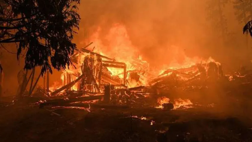 تفاصيل حريق ضخم يدمر سوقا شعبية في طنجة.. خسائر جسيمة دون إصابات (فيديو)