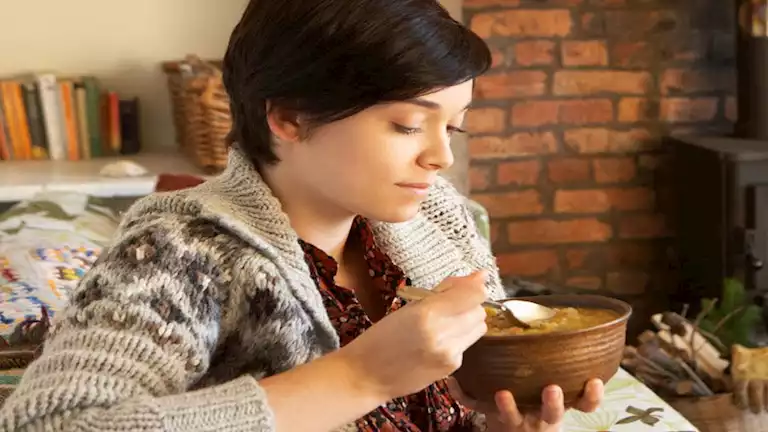 5 أطعمة شتوية تمنحك الدفء في الليالي الباردة.. لا تفوتها