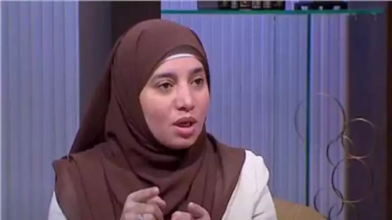 لمست الكعبة أثناء الإحرام ويدي تعطرت فما الحكم؟.. عضو بمركز الأزهر تجي