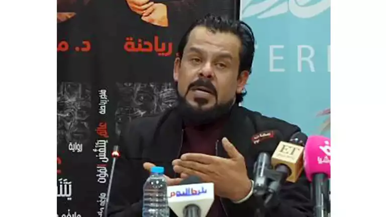 منذر رياحنة يشارك جمهوره توقيع كتابه “عالم يتنفس الموت” من معرض الكتاب