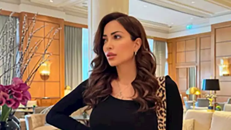 “جريئة أمام حمام سباحة”..أحدث ظهور لـ نسرين طافش والجمهور يعلق (صور)