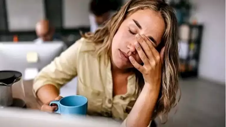 ماذا يحدث لجسم المراهقين حال الإفراط في تناول الكافيين؟