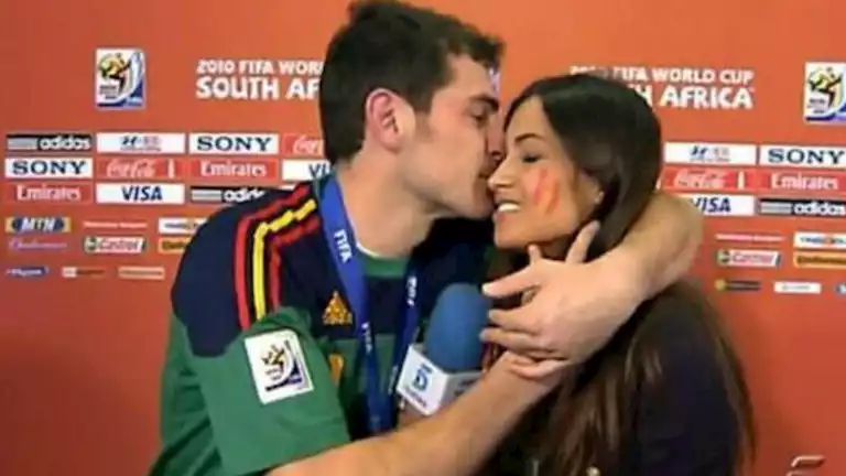 أسطورة ريال مدريد يواعد ممثلة مثيرة للجدل (صور)