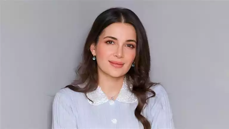 شام الذهبي تنشر صورًا مع ابنتها في حمام السباحة