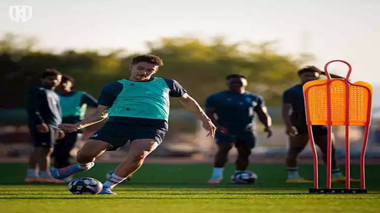 المصري كريم أشرف يعود لتدريبات الاخدود السعودي