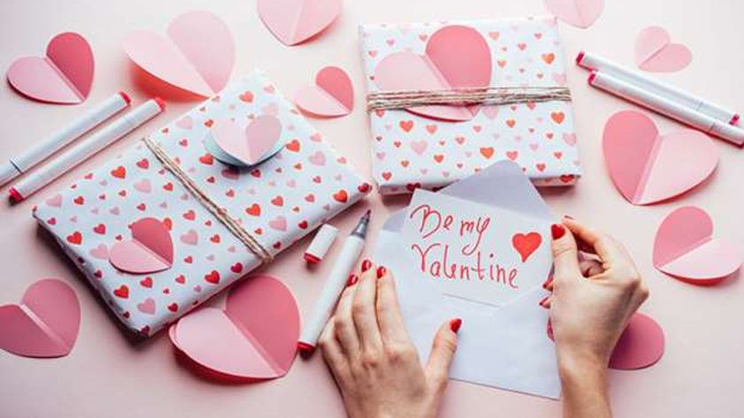 رسائل تهنئة بمناسبة عيد الحب.. عبارات تعبر عن مشاعرك