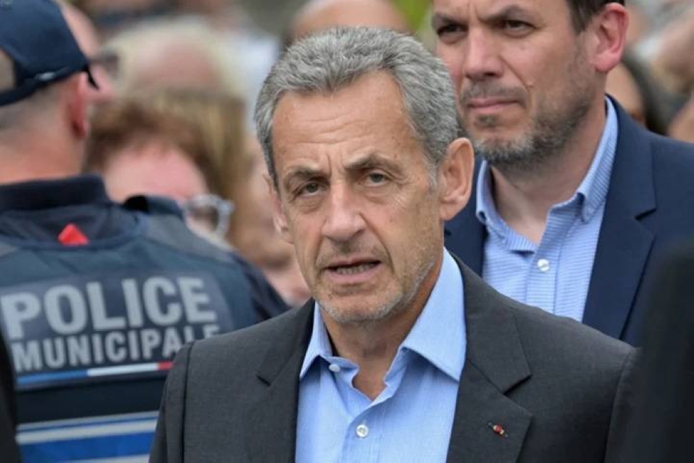 ساركوزي.. أول رئيس فرنسي يخضع لوضع سوار إلكتروني لتعقب تحركاته