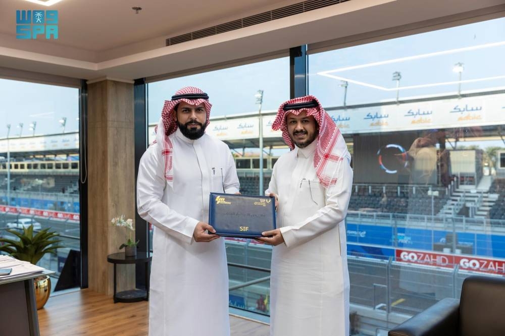 منتدى الاستثمار الرياضي يسلّم شارة SIF لشركة المحركات السعودية