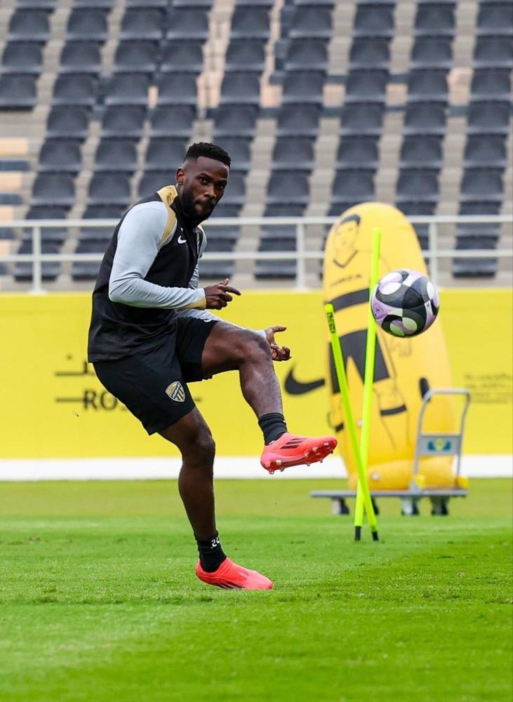 البيشي يعود للعميد في «روشن»