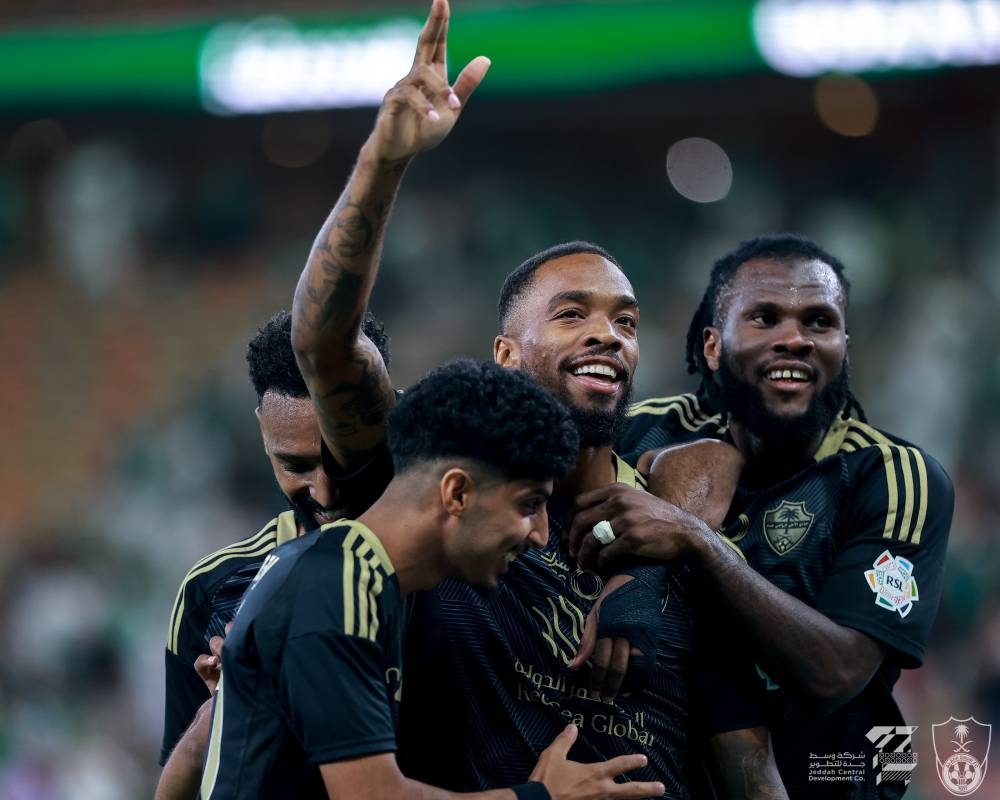 الهلال يعود بخماسية.. والأهلي يتألق برباعية