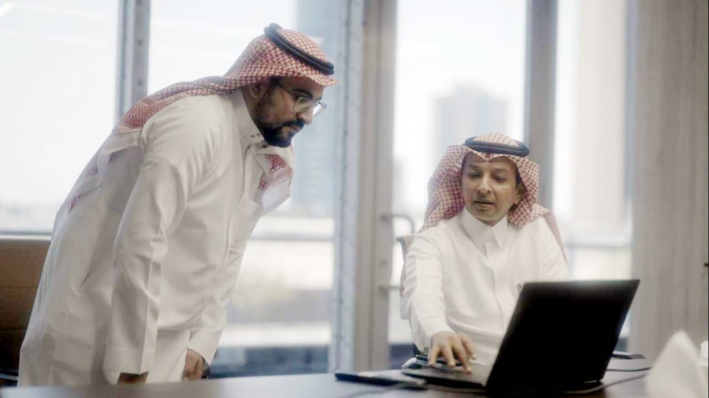 عبدالله مفتاح: «جمعية الأدب» نفذت 225 فعالية.. وعضو واحد انسحب برسالة «واتساب»