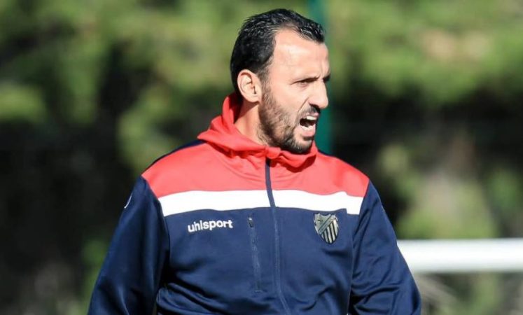 المغرب الفاسي يعلن انفصاله عن مدربه أكرم الروماني من طرف واحد بعد فشل المفاوضات