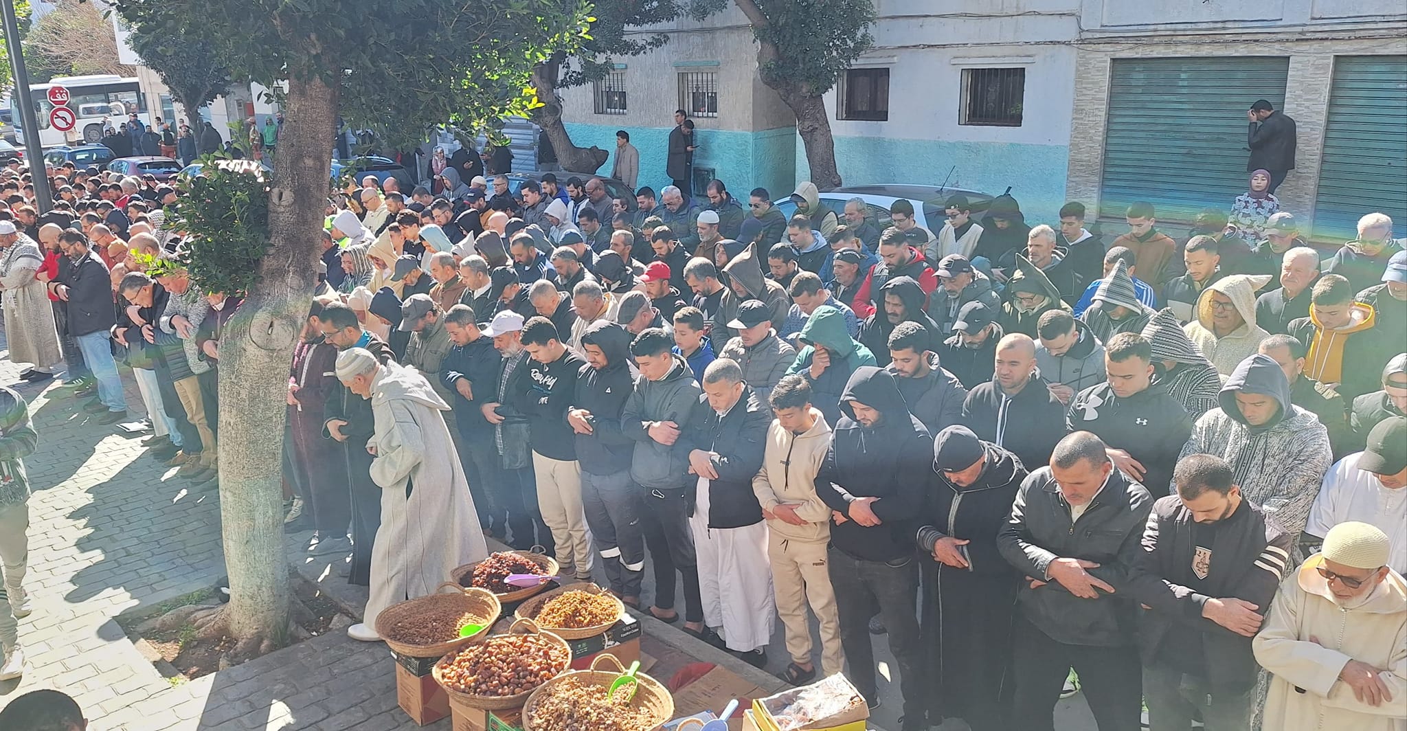 قد تكون صورة شخص أو أكثر، وحشد ونص