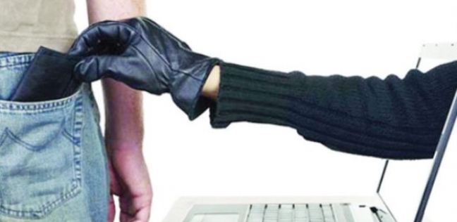 احذرها.. 4 أخطاء قد تعرض بياناتك المالية لمجرمي الإنترنت