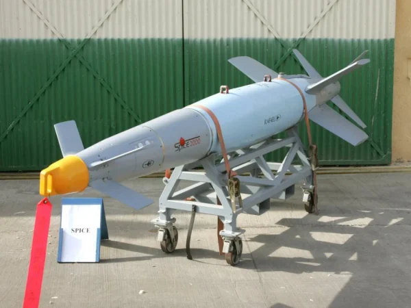 رفض تسليمها بايدن…وصول شحنة من القنابل الأميركية الثقيلة إلى إسرائيل خلال الليل