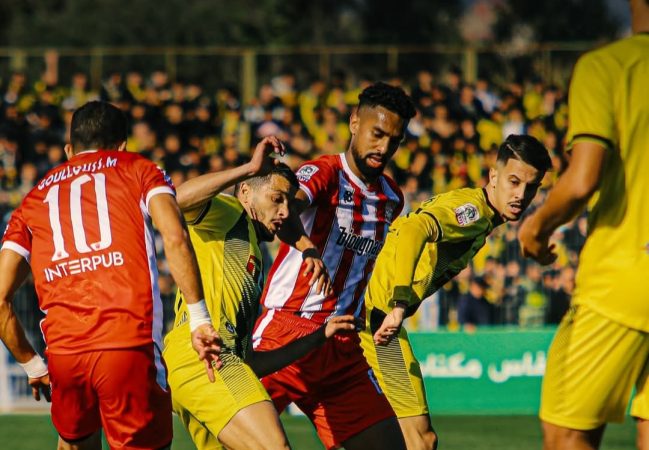 البطولة: النادي المكناسي يعود من ملعب الحسن الثاني بالنقاط الثلاث عقب انتصاره على المغرب الفاسي