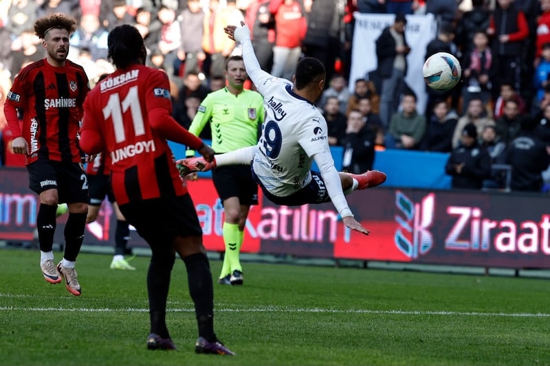 النصيري يواصل التألق في فنربخشة