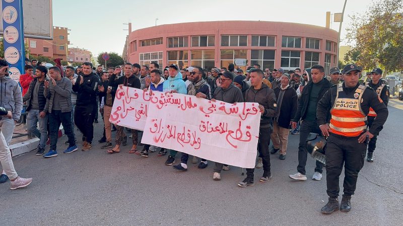 مسيرة احتجاجية للباعة المتجولين في بني ملال للمطالبة بتحسين أوضاعهم الاقتصادية