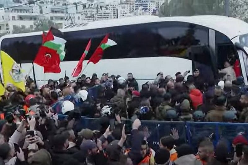 إسرائيل تحرر أسرى فلسطينيين