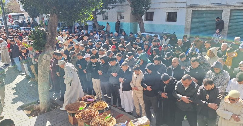 صلاة الغائب في تطوان على محمد الضيف وقادة القسام عقب صلاة الجمعة (صور)