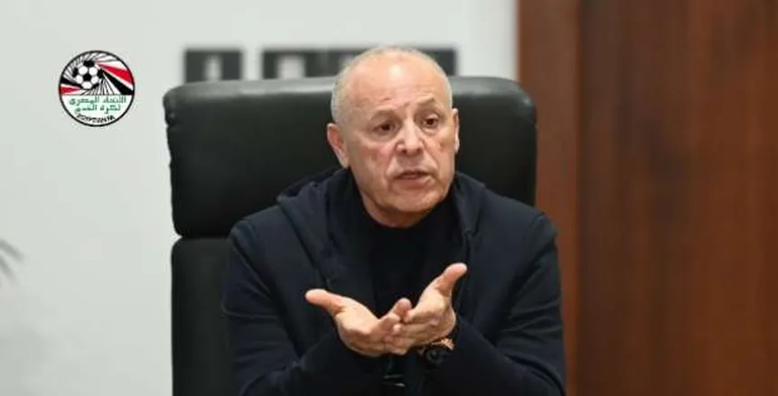 ماذا دار بين هاني أبوريدة وجهاز منتخب مصر في فندق الإقامة بعد توديع كأس العرب؟