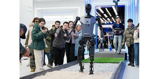 خبراء عرب يتابعون الدورتين السنويتين ويقدرون مشاركة الصين فرص التنمية مع دول العالم الجنوبي