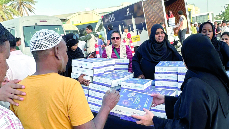 «حافلة الخير» توزّع 5000 وجبة إفطار يومياً على العمال