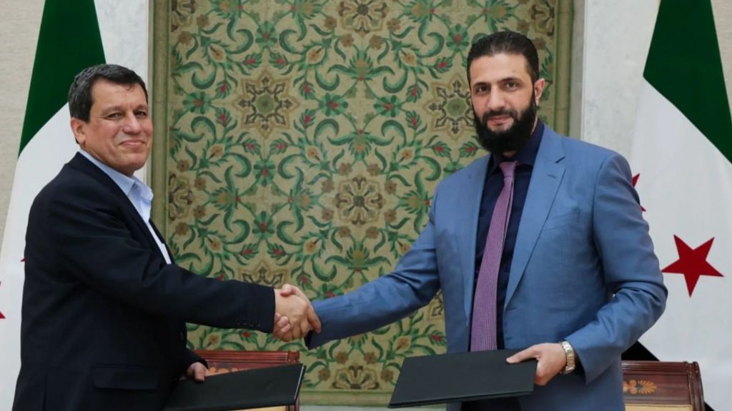 الشرع وعبدي يوقعان اتفاق دمج “قسد” في مؤسسات الدولة