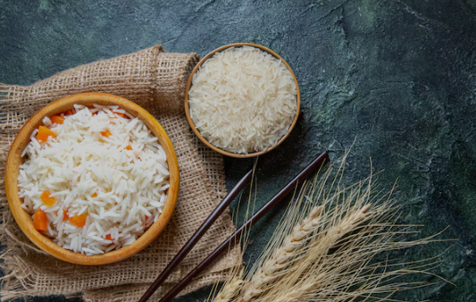 كيف نُميز بين الأرز المزيف والطبيعي؟