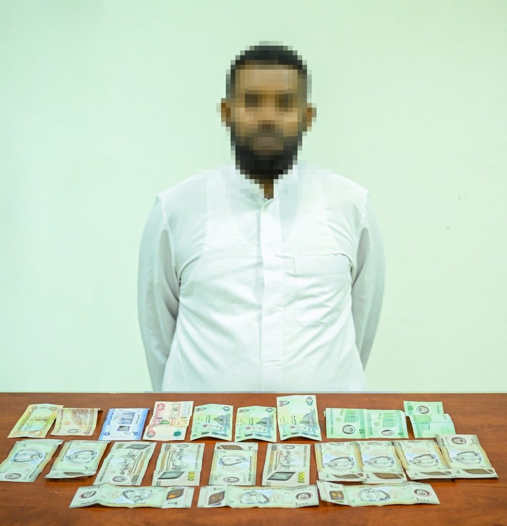شرطة الشارقة تضبط متسولاً بحوزته 14 ألف درهم جمعها خلال 3 أيام فقط
