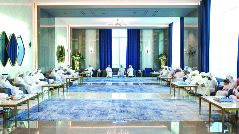 محمد بن راشد يقدّم واجب العزاء في وفاة حمد بن محمد بوهليبة