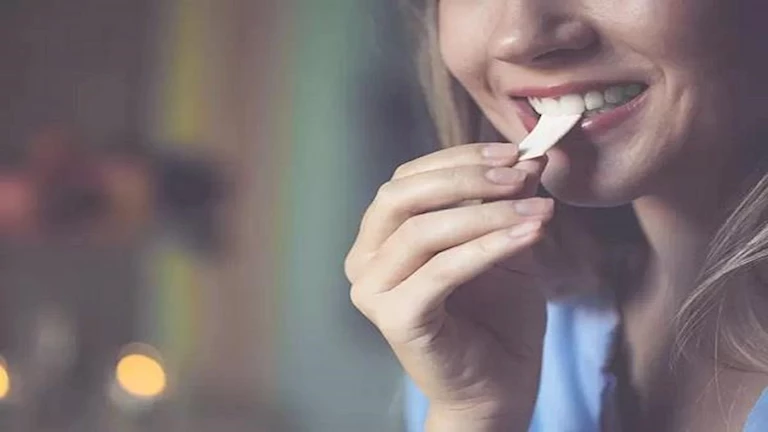 ماذا يفعل مضغ العلكة بدماغك وقلبك؟.. مفاجأة