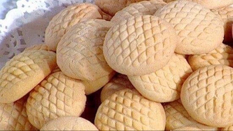 القطعة فيها 400 سعر حراري.. هذا ما يحدث لجسمك عند تناول كحك العيد