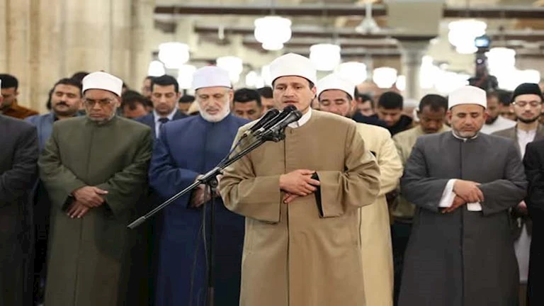“مزامير القرآن”.. أئمة الجامع الأزهر يبدعون في صلاتي العشاء والتراويح ليلة 12 رمضان (فيديو وصور)