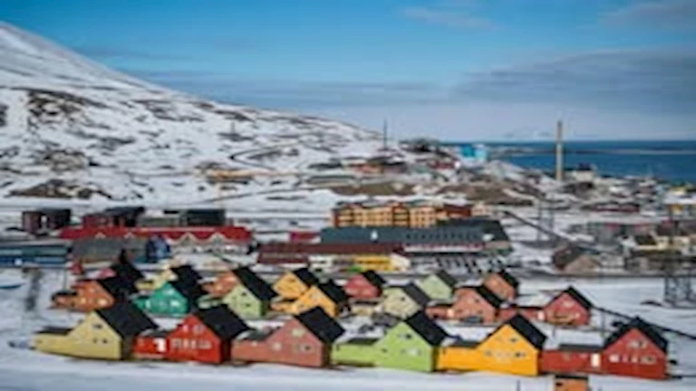 جزيرة غامضة يصعب فيها الدفن والولادة.. ما حكايتها؟