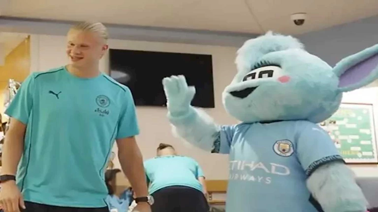 ” براءة هالاند من تهمة الاعتداء على تميمة مانشستر سيتي