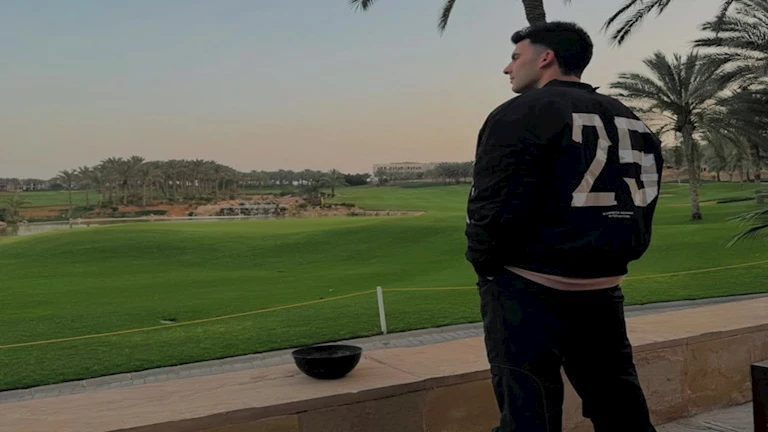 “يحمل رقمه مع الزمالك”.. زيزو ينشر صورة جديدة له